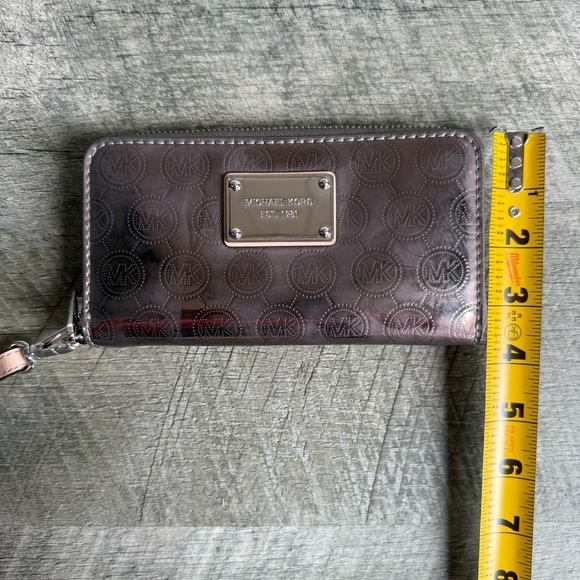 Michael Kors Metallic Bifold Wallet Wristlet Zip Closure - Picture 4 of 6